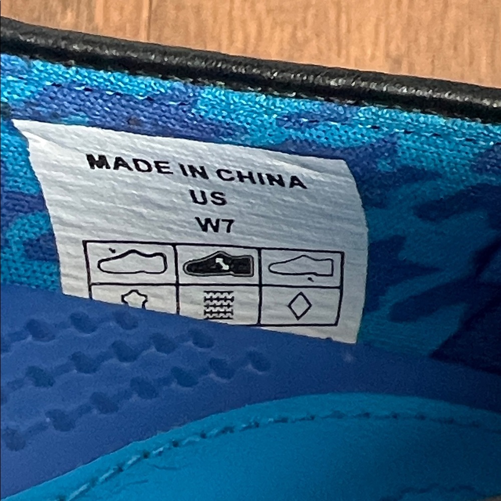 Crocs A-Leigh Closed Toe Wedge - Picture 8 of 9